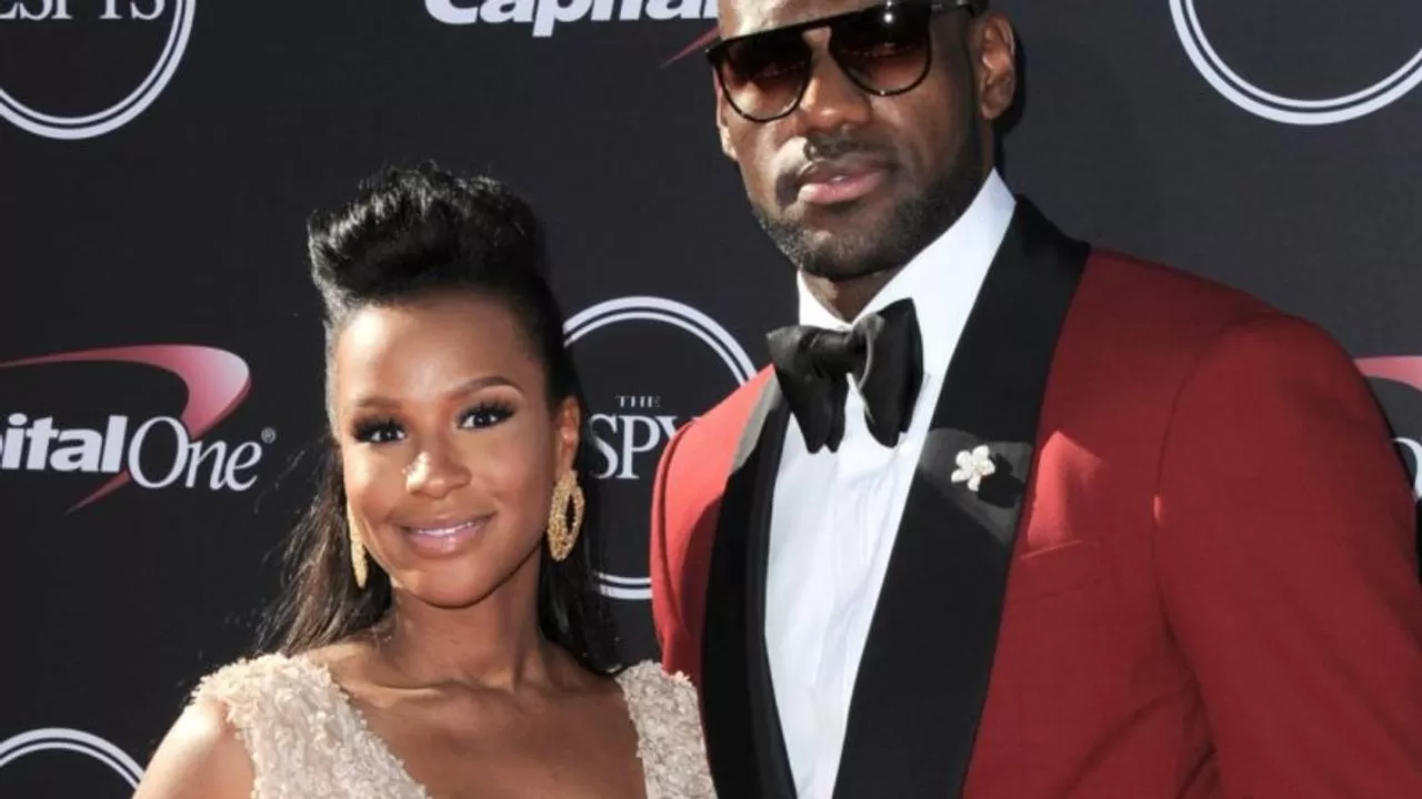 Lebron James est papa : sa femme Savannah a accouché d'une petite fille |  TF1 INFO