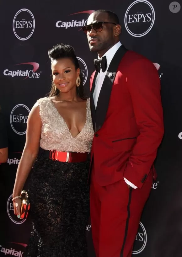 Photo : LeBron James et sa femme Savannah Brinson lors de la cérémonie des  "Espy Awards" à Los Angeles, le 17 juillet 2013. Le couple est devenu  parent pour la troisième fois