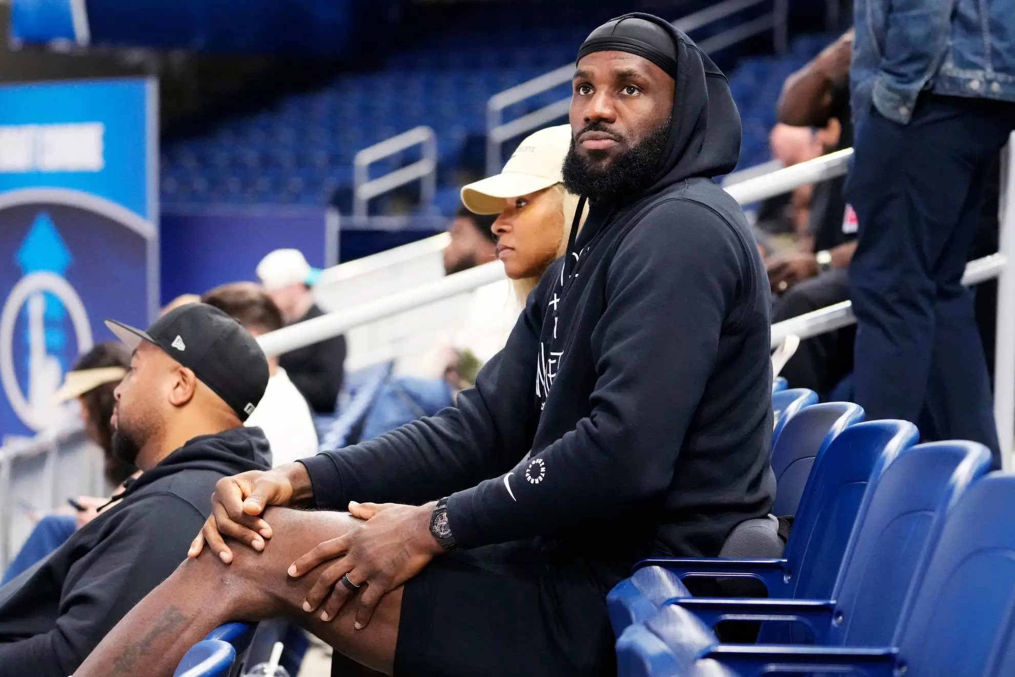 LeBron James' jealousy jumps out during tense moment with wife Savannah  live on his podcast | Marca