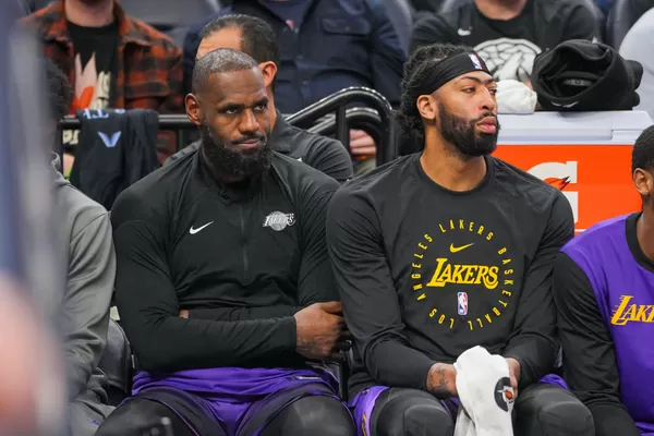 Truth Behind LeBron & Anthony Davis' Animated Confrontation Explained As  Lakers Play Blame Game After Heat Blowout - EssentiallySports