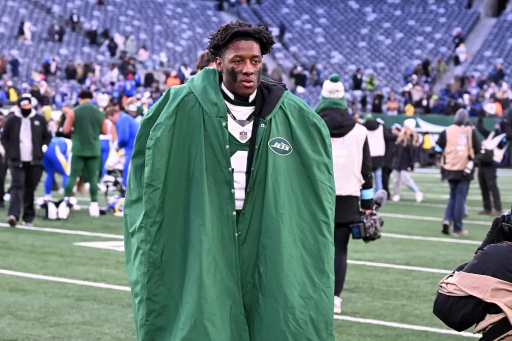 Sauce Gardner walks off the field after the Jets lost to the Rams on Dec. 22.