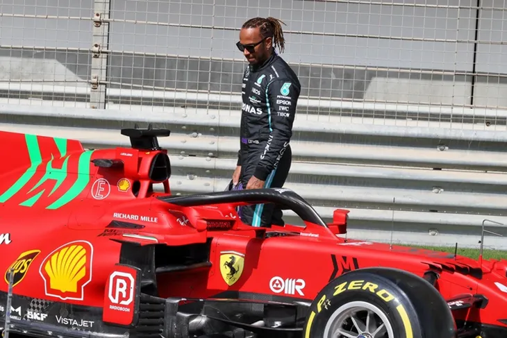 Bộ sưu tập siêu xe đồ sộ của tay đua F1 Lewis Hamilton | Đời sống | Tri  thức & Cuộc sống