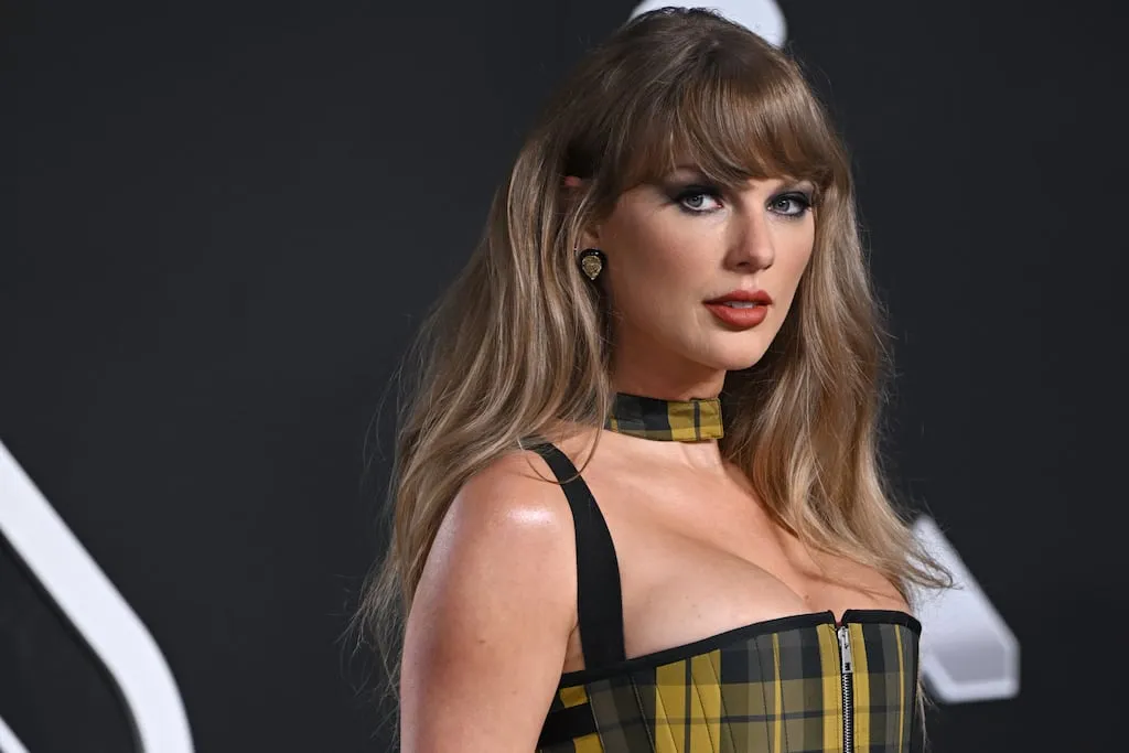 🔴Elon Musk proves his power: After banning Taylor Swift's X account, resulting in the loss of more than 7 million subscribers and $100 million, Imane Khelif must face the consequences of her role in a gender controversy.