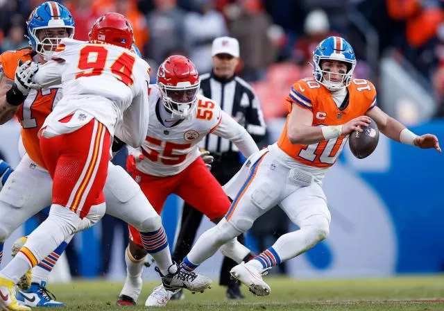 CBS pulls national broadcast of Chiefs' blowout loss to Broncos - Yahoo  Sports