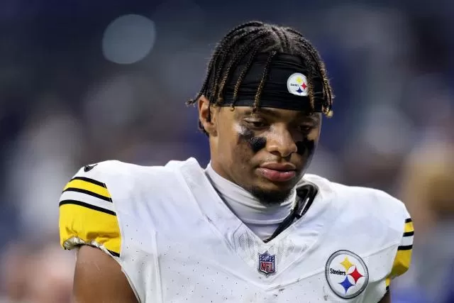 Is there more to Justin Fields' media absence and his Steelers future? -  Yahoo Sports