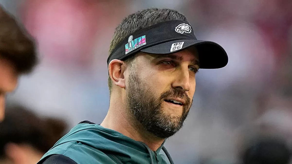 Eagles' Nick Sirianni lets tears flow during national anthem before Super  Bowl start | Fox News