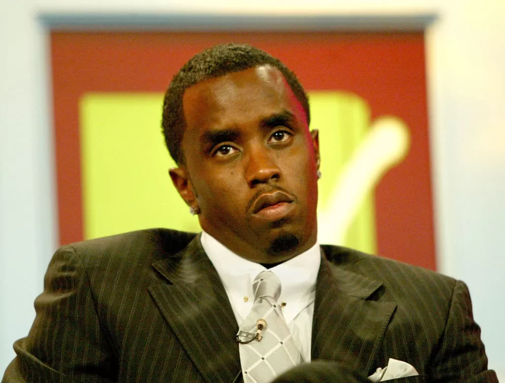 Une vague de nouvelles poursuites judiciaires accuse Diddy d'agression sexuelle, notamment par un homme qui avait 16 ans à l'époque | PBS News