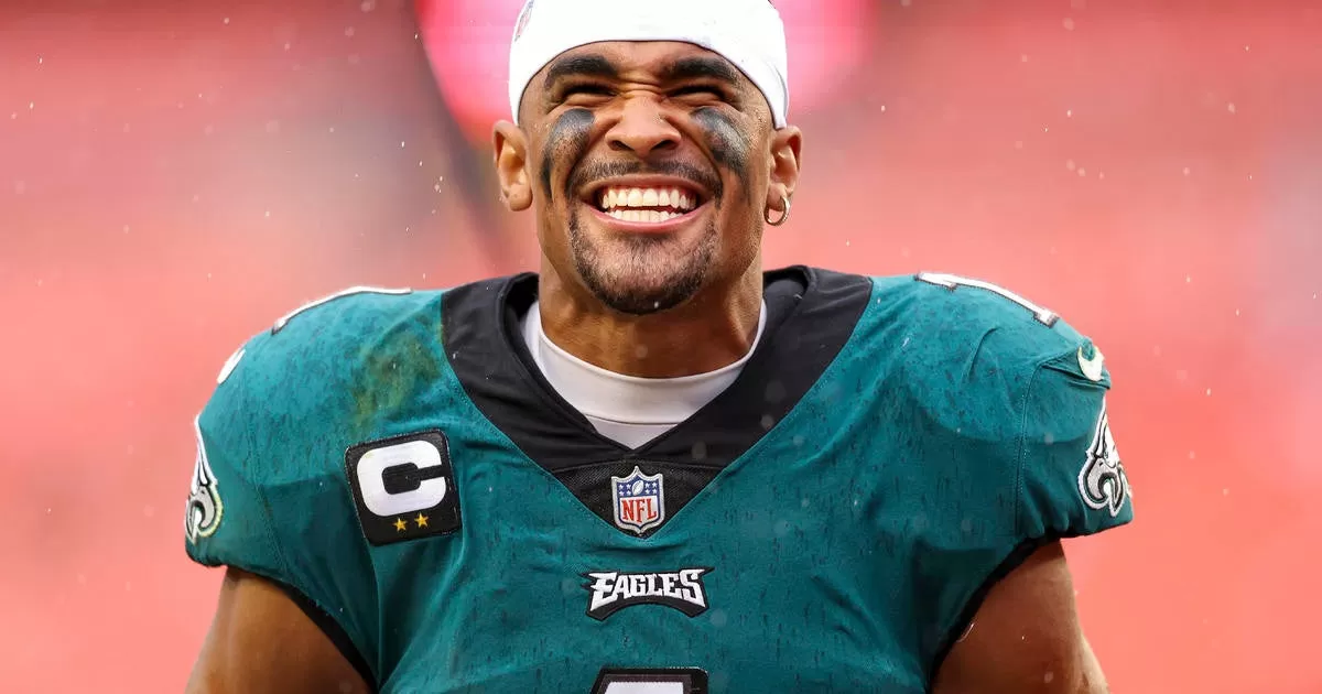 Eagles quarterback Jalen Hurts signs 5-year extension worth $255 million -  CBS News