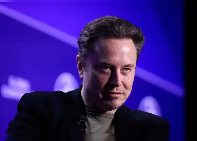 CEO Elon Musk giải đáp về tin đồn điện thoại Tesla