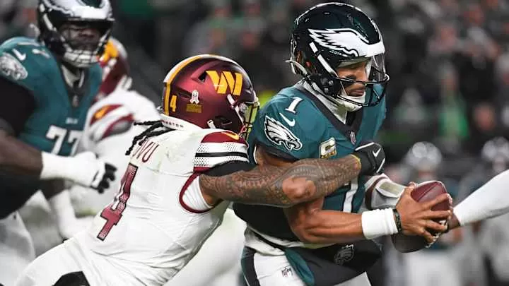 Washington Commanders Lead Philadelphia Eagles 7-3 at Halftime