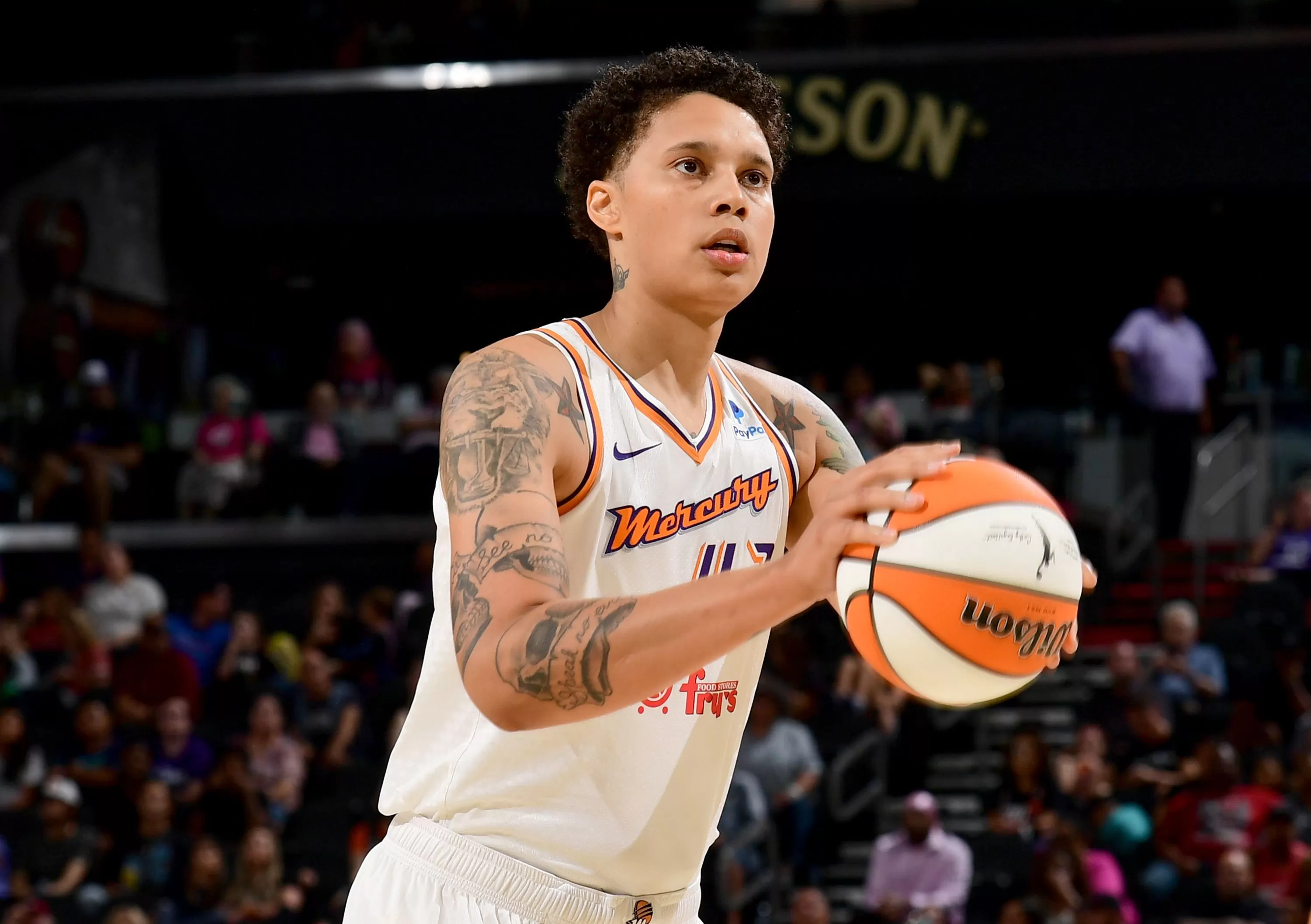 Brittney Griner re-signs with Phoenix Mercury ahead of Team USA training  camp | CNN