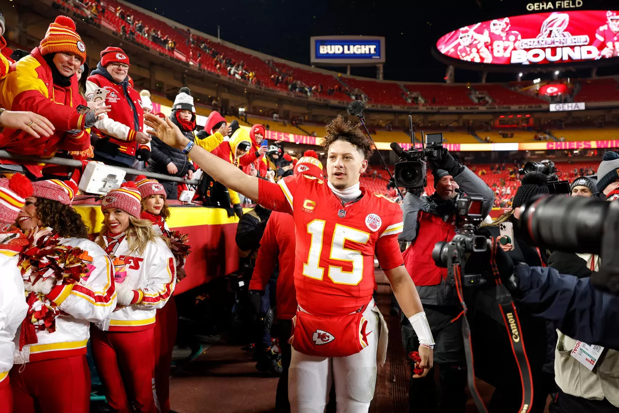 Patrick Mahomes Jokingly Hopes He and Wife Brittany Are Done Growing for a Little While 1 Week After Welcoming 3rd Baby