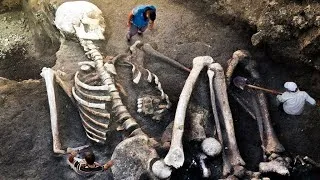 El misterio de 18 esqueletos humanos gigantes en Wisconsin; Descubren una "momia monstruosa" en Siberia - YouTube