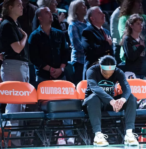 Liberty and Mercury Players Join Anthem Protest Before Playoff Game - The  New York Times