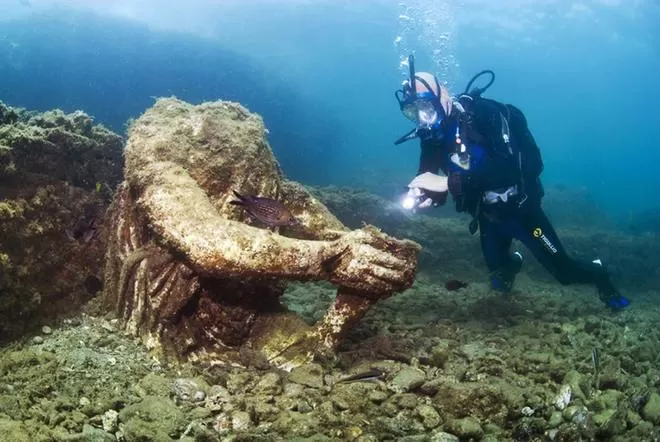 À la découverte de Baia - l'ancienne cité submergée par la mer pendant plus de 500 ans par les anciens Romains