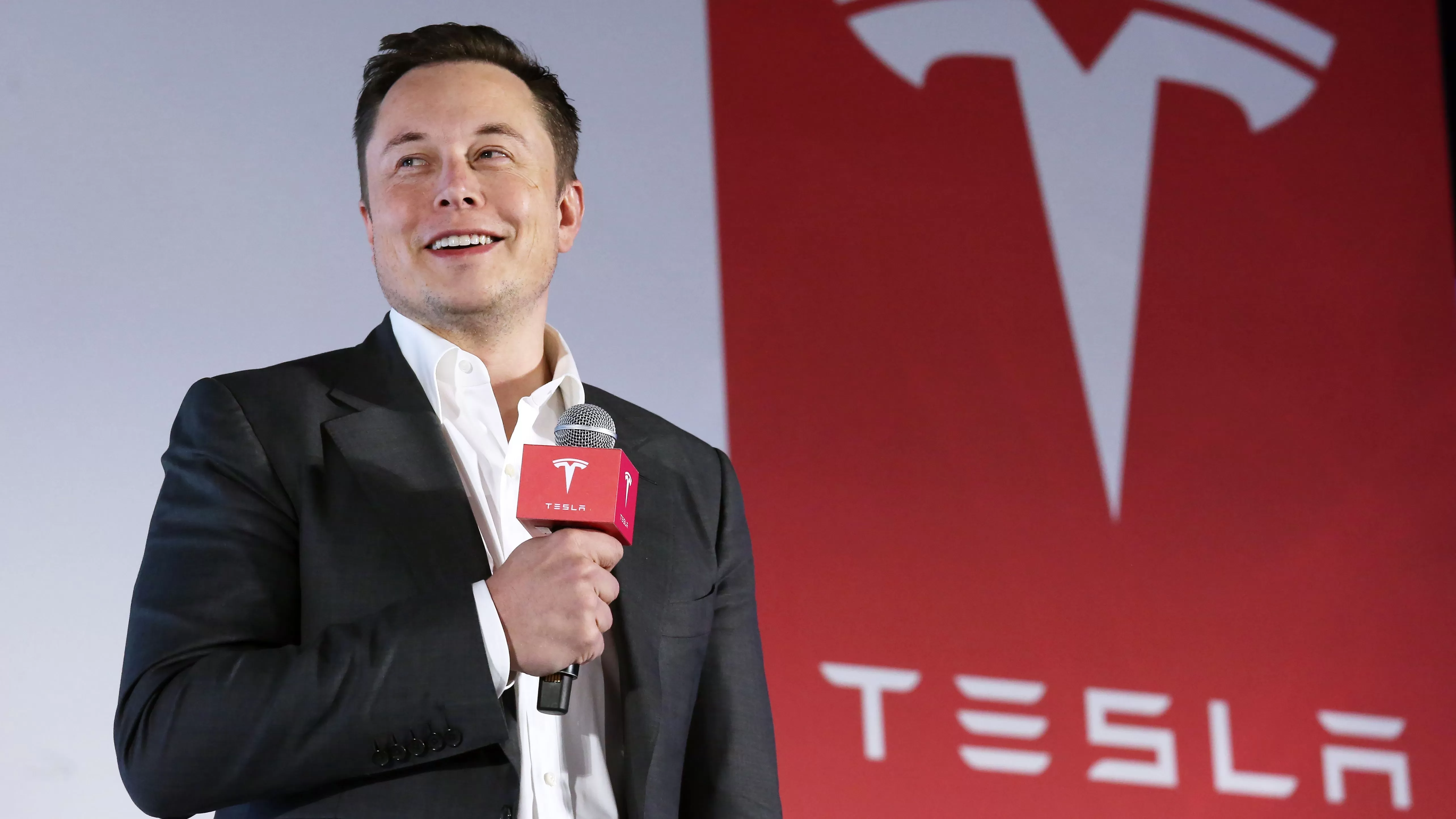 Peligran los 56.000 millones de dólares que cobra Elon Musk de Tesla