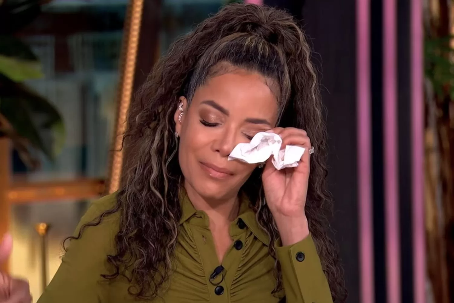Sunny Hostin Cries on 'The View,' Says 'My Aunt Died Yesterday'