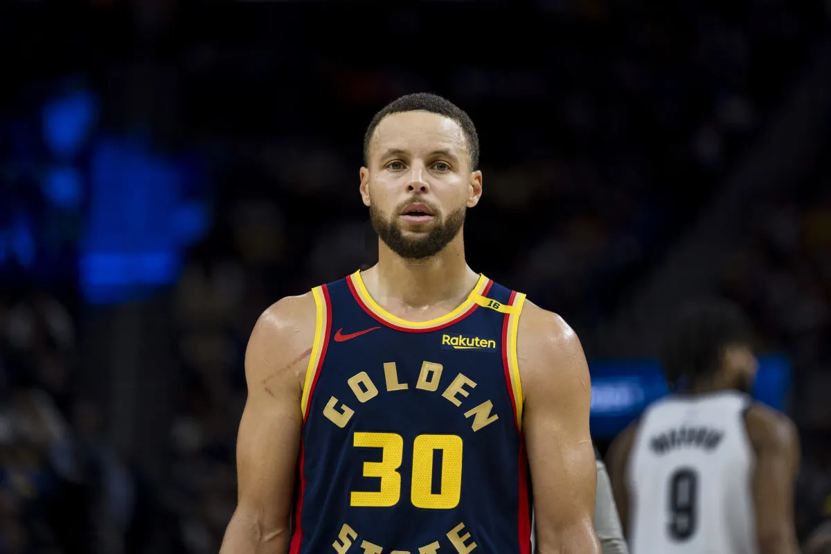 Steph Curry ne cache pas sa « situation unique » au milieu de la séquence de défaites des Warriors - Athlon Sports