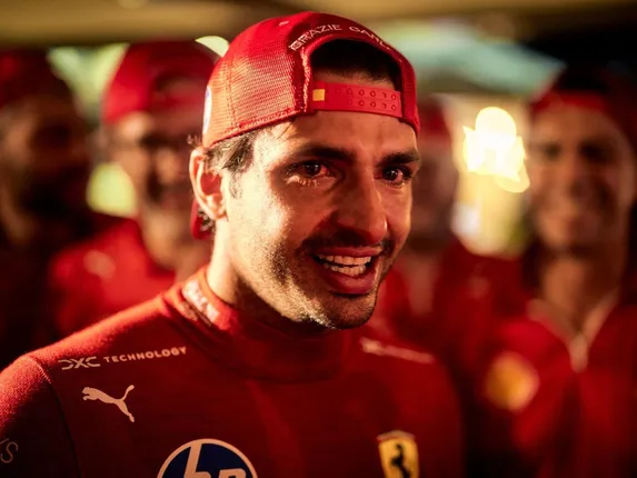 WATCH: Carlos Sainz cries emotionally and gives one final message to Ferrari