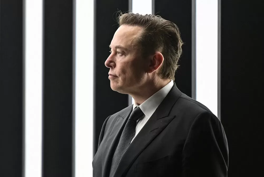 El padre de Elon Musk, Errol, dice que el multimillonario no ha sido un buen padre en una entrevista mordaz