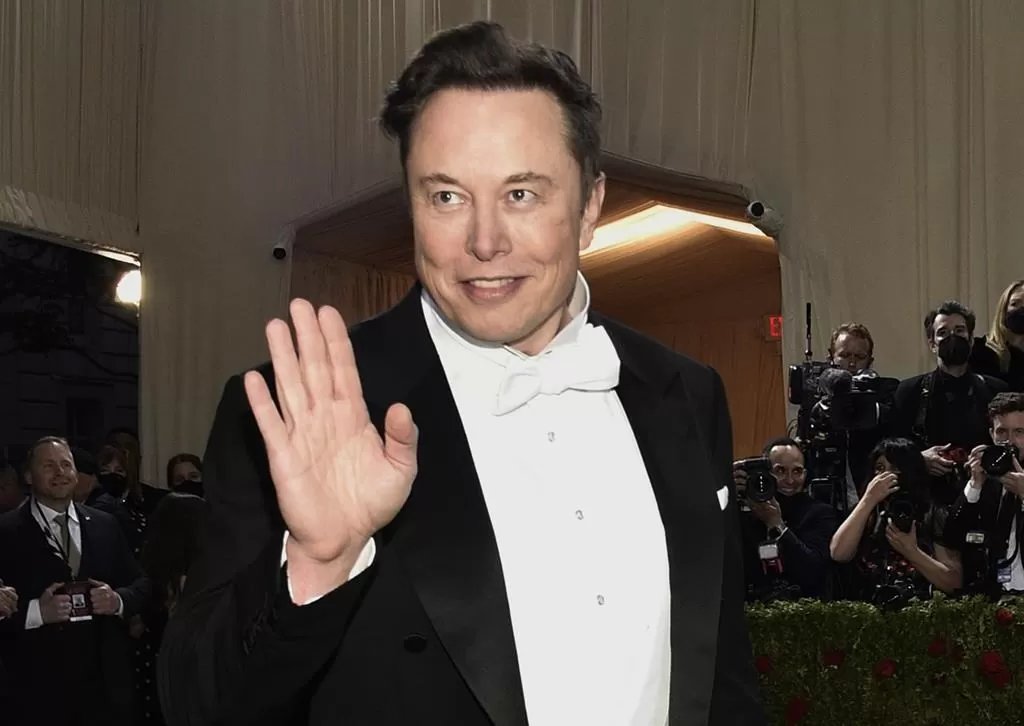 Elon Musk sparks controversy again with tweet about buying Manchester United - National | Globalnews.ca