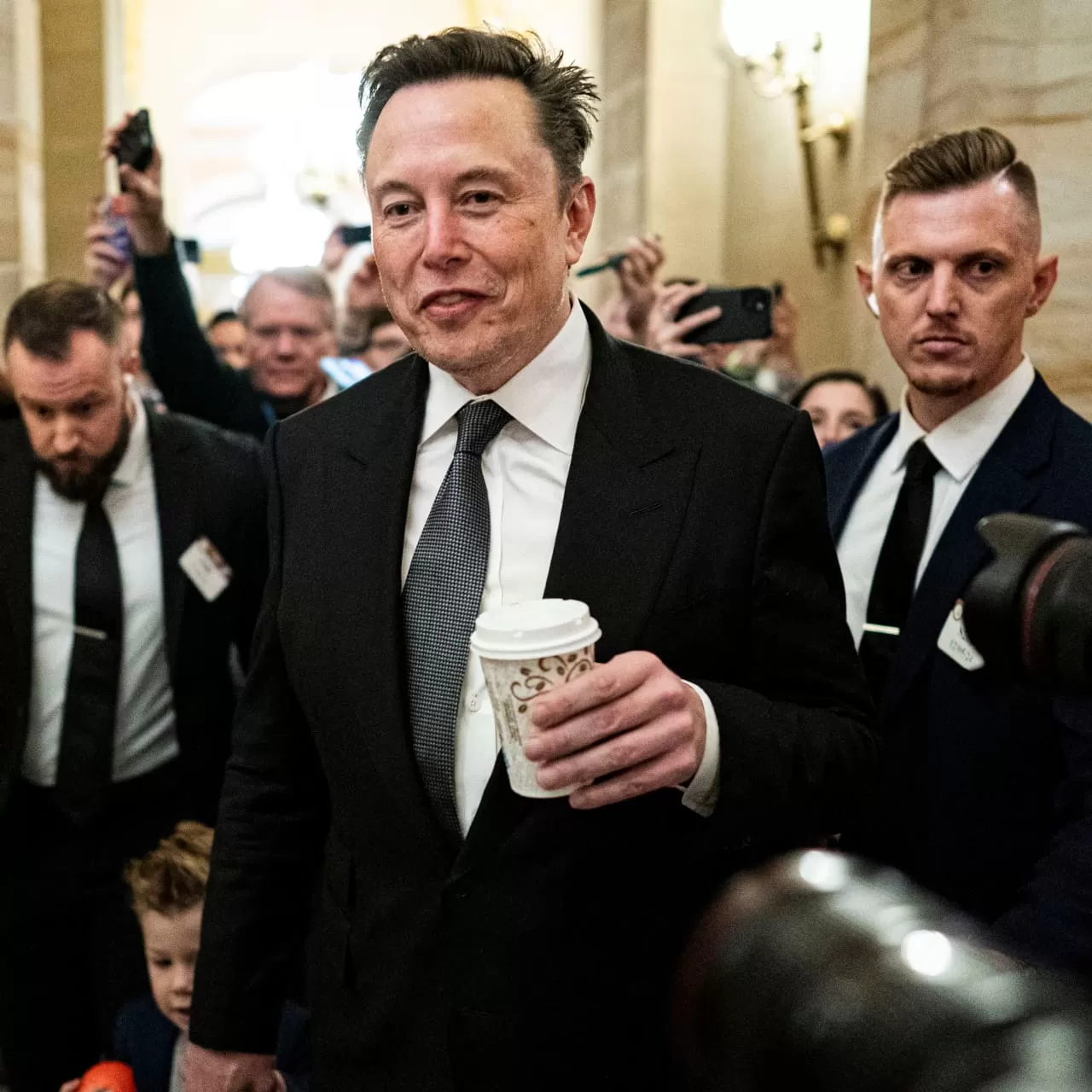 Musk dona 112 millones de dólares en acciones de Tesla a organizaciones benéficas misteriosas - Barron's