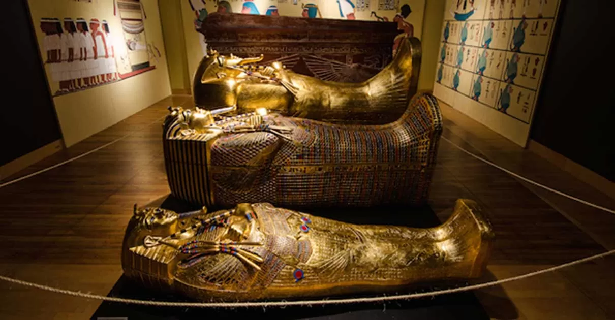 Saviez-vous que Toutankhamon a été enterré non pas dans un, mais dans TROIS sarcophages en or ? | Origines antiques