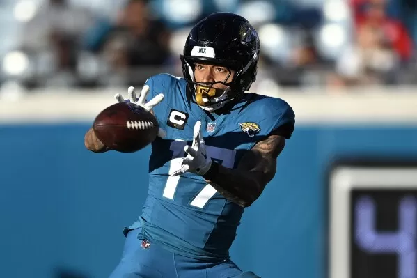 Jaguars TE Evan Engram to have season-ending shoulder surgery and join QB  Trevor Lawrence on IR | AP News