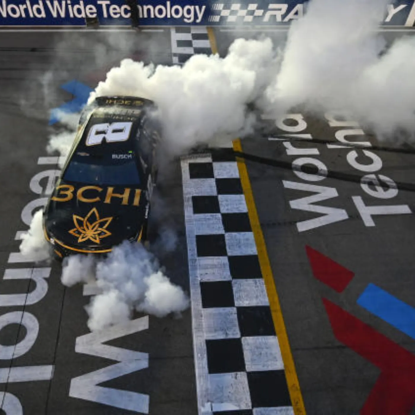 Kyle Busch Secures an Unexpected Victory at Phoenix Raceway!