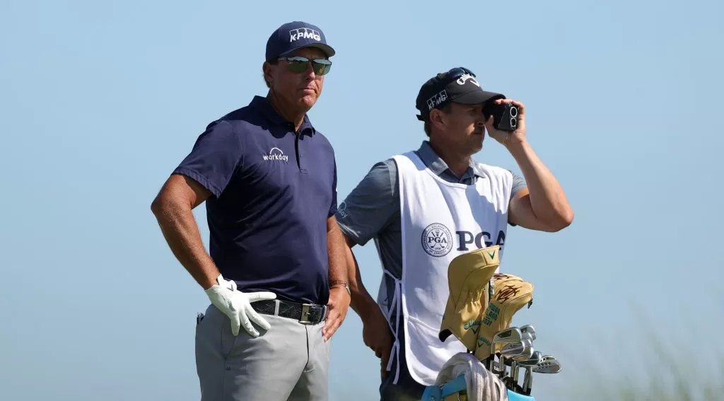 phil-mickelson-rangefinder-pga.jpg (66 KB)