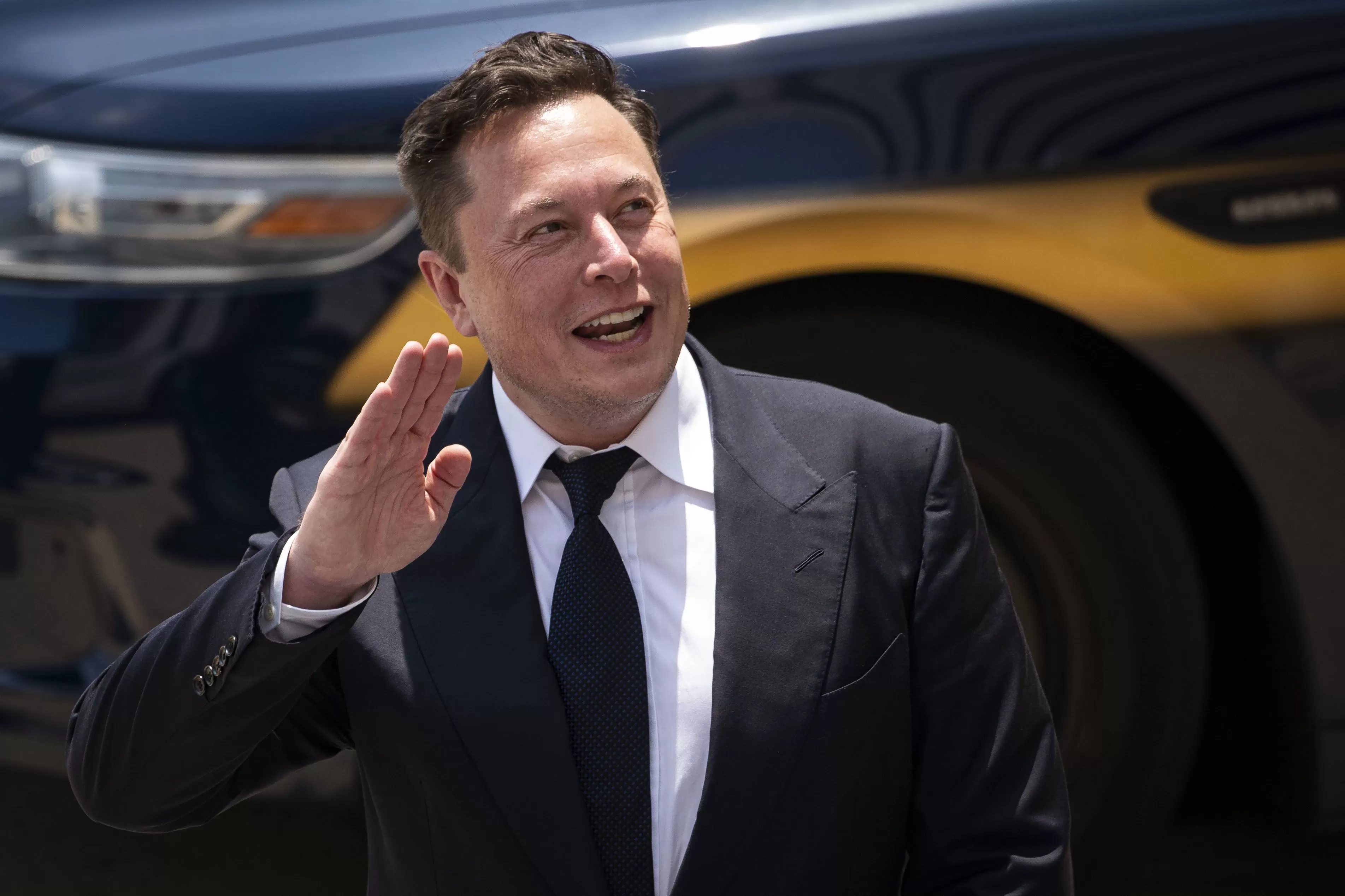 Elon Musk invites UAW to hold unionization vote at Tesla - The ...