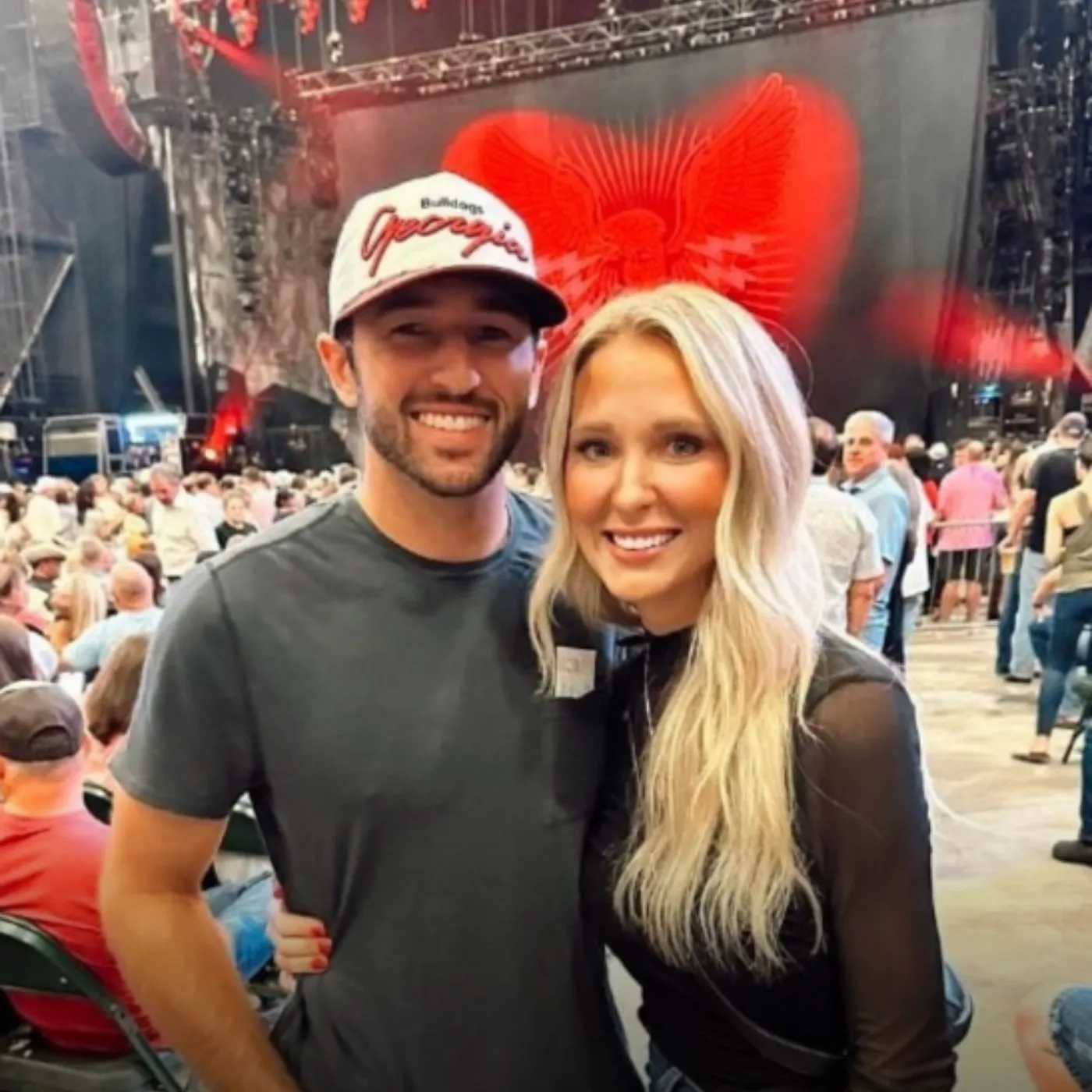 image_67cff92d81737 Chase Elliott Gets Fired Up! Girlfriend’s Appearance Draws Major Attention at the Racetrack
