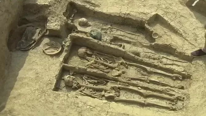 Antikes Grab eines wohlhabenden Kriegers und seiner Familie von vor 1.500 Jahren in einer antiken russischen Stadt entdeckt