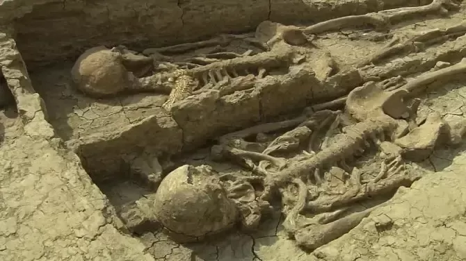 Antikes Grab eines wohlhabenden Kriegers und seiner Familie von vor 1.500 Jahren in einer antiken russischen Stadt entdeckt