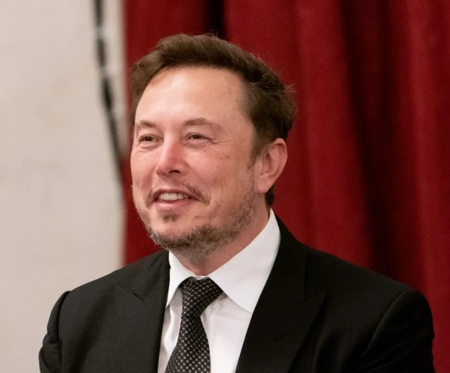 Elon Musk's biography reveals: dislike of Trump, argument with Grimes, fear of his father