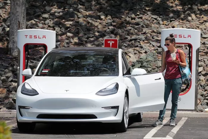 Teslas Öffnung des Supercharger-Zugangs für Konkurrenten verärgert einige Besitzer - Business Insider