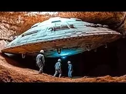 Noticias de última hora: En el remoto desierto de Egipto, se ha descubierto una nave espacial extraterrestre de hace cientos de años.