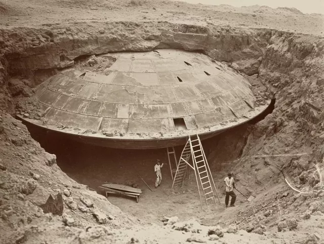 Noticias de última hora: En el remoto desierto de Egipto, se ha descubierto una nave espacial extraterrestre de hace cientos de años.