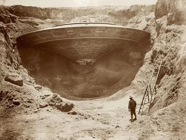 Noticias de última hora: En el remoto desierto de Egipto, se ha descubierto una nave espacial extraterrestre de hace cientos de años.