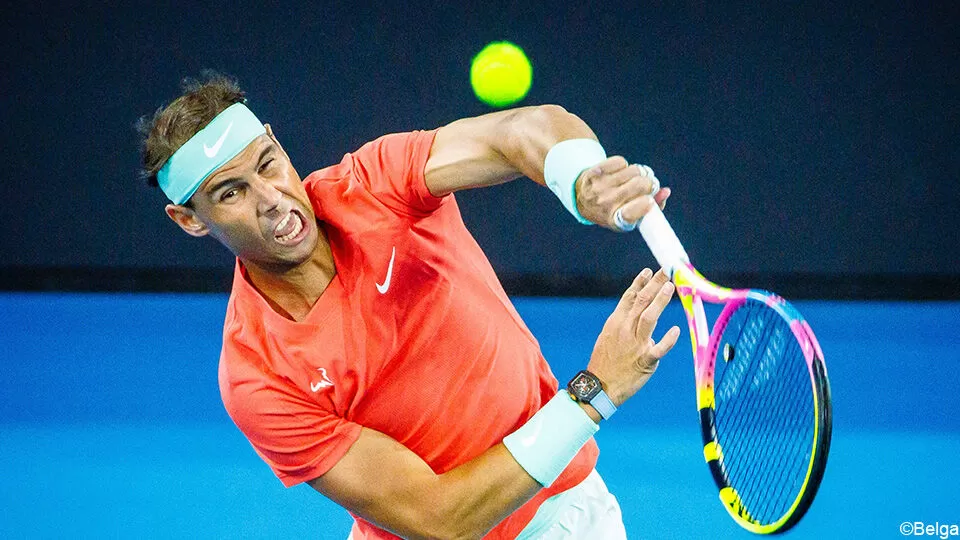 BEKIJK: Rafael Nadal haalt meteen zijn gekruiste backhand boven in  opwarmertje | sporza