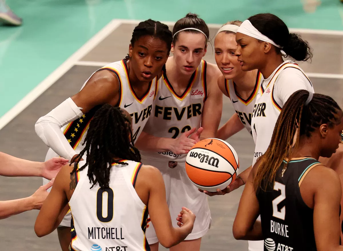 Indiana Fever ficha a la tricampeona de la WNBA para la temporada 2025 - The Spun